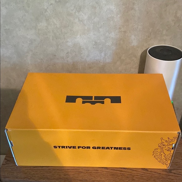 LeBron Witness VII TB
Color: Game Royal/White-Game Royal - Picture 10 of 12